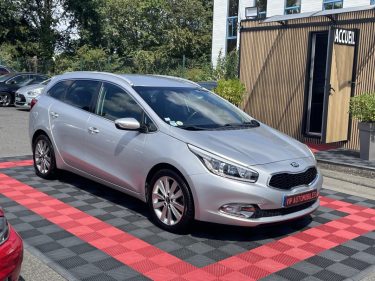 KIA CEE-D SW 1.6 CRDI FIFA WORLD CUP EDITION 2014