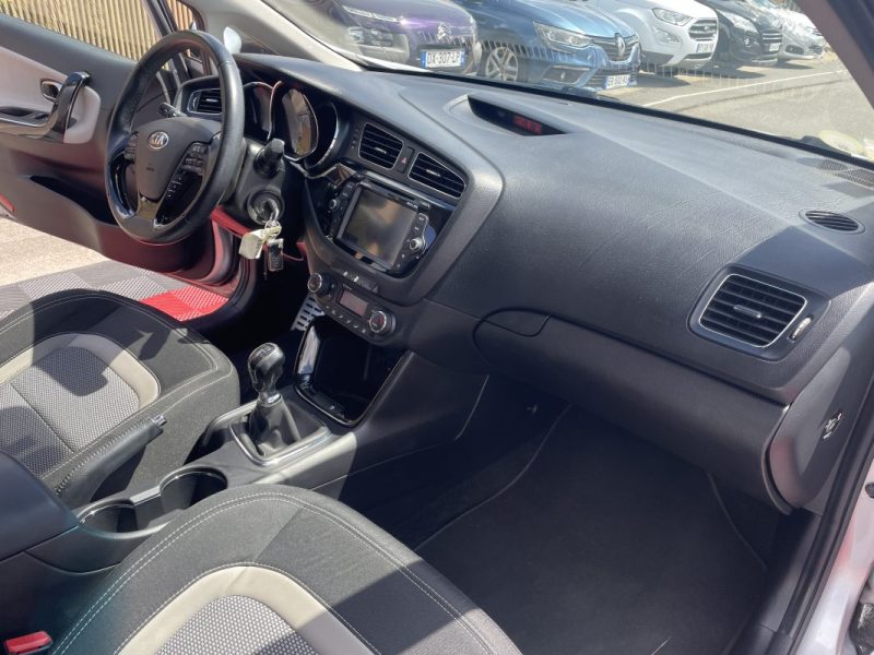 KIA CEE-D SW 1.6 CRDI FIFA WORLD CUP EDITION 2014