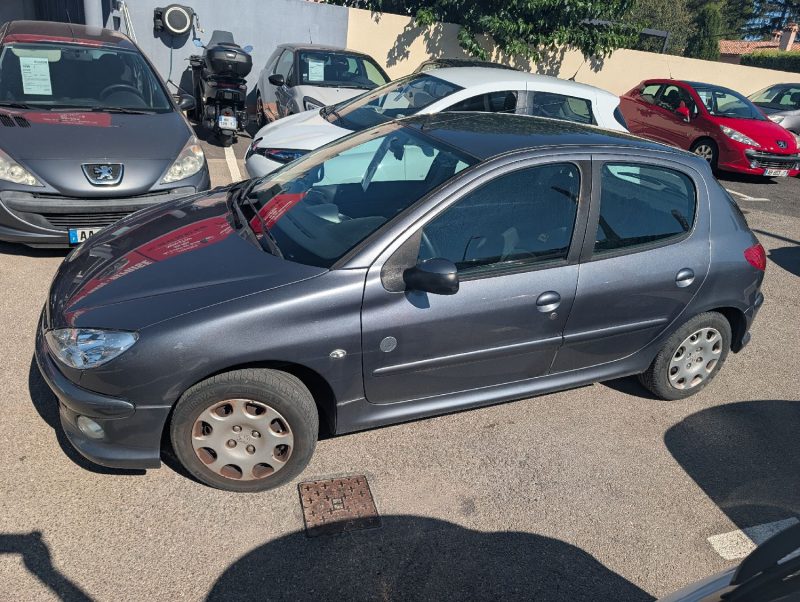 PEUGEOT 206 1.4 75CH GENERATION EXCELLENT ETAT ENTRETIEN A JOURS  GARANTIE 12 MOIS