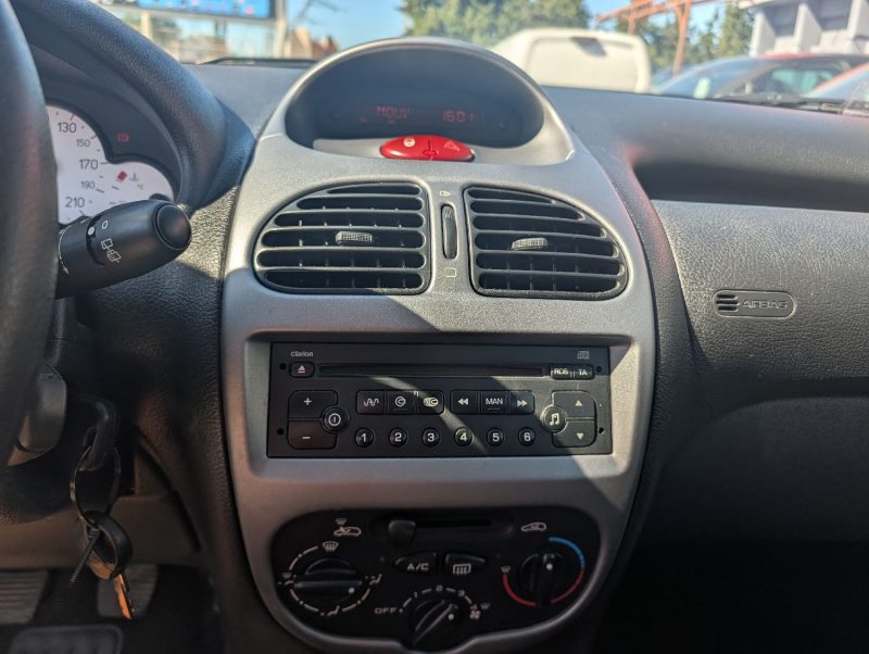 PEUGEOT 206 1.4 75CH GENERATION EXCELLENT ETAT ENTRETIEN A JOURS  GARANTIE 12 MOIS