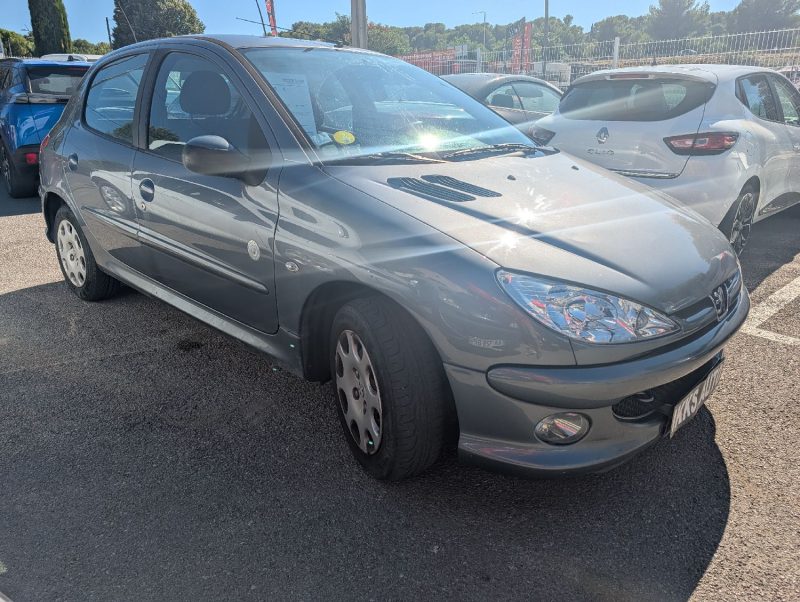 PEUGEOT 206 1.4 75CH GENERATION EXCELLENT ETAT ENTRETIEN A JOURS  GARANTIE 12 MOIS