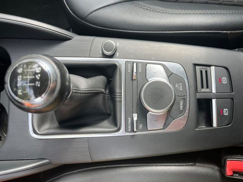 AUDI A3 Sportback Design 116 ch 1.6 TDI (Série 3 Phase 2) Radar de stationnement AV/AR 