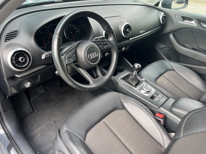 AUDI A3 Sportback Design 116 ch 1.6 TDI (Série 3 Phase 2) Radar de stationnement AV/AR 