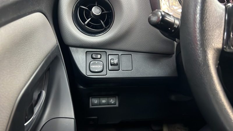 TOYOTA YARIS FRANCE 100cv HYBRIDE/1 ERE MAIN/TVA RECUPERABLE