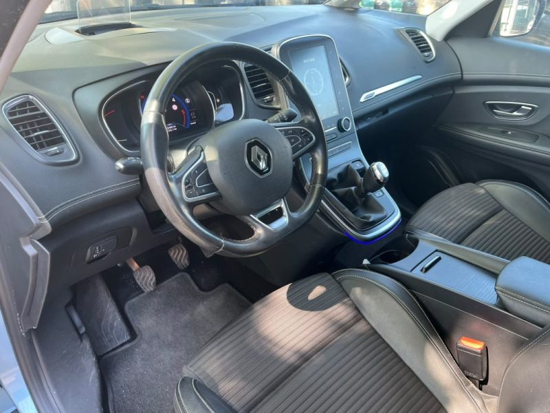 RENAULT GRAND SCÉNIC IV 150 ch Intens 7 PLACES 1.7 Blue dCi Affichage tête haute / Attelage / Caméra