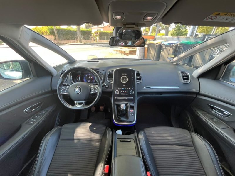 RENAULT GRAND SCÉNIC IV 150 ch Intens 7 PLACES 1.7 Blue dCi Affichage tête haute / Attelage / Caméra