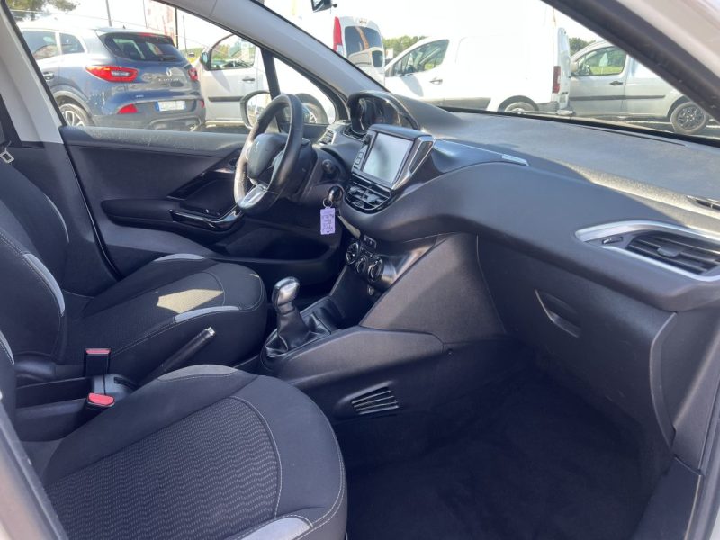 PEUGEOT 208 1.2 VTI 2015