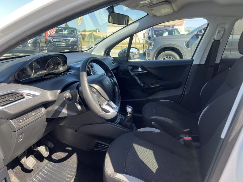 PEUGEOT 208 1.2 VTI 2015