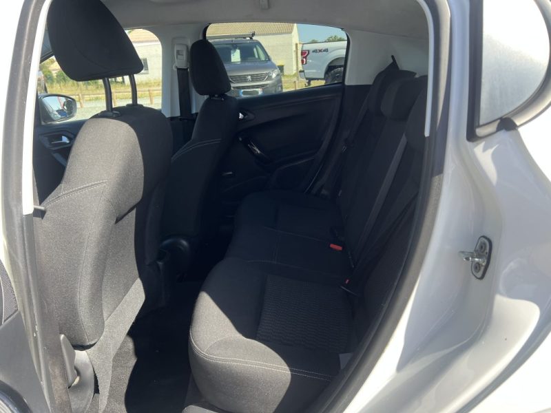 PEUGEOT 208 1.2 VTI 2015