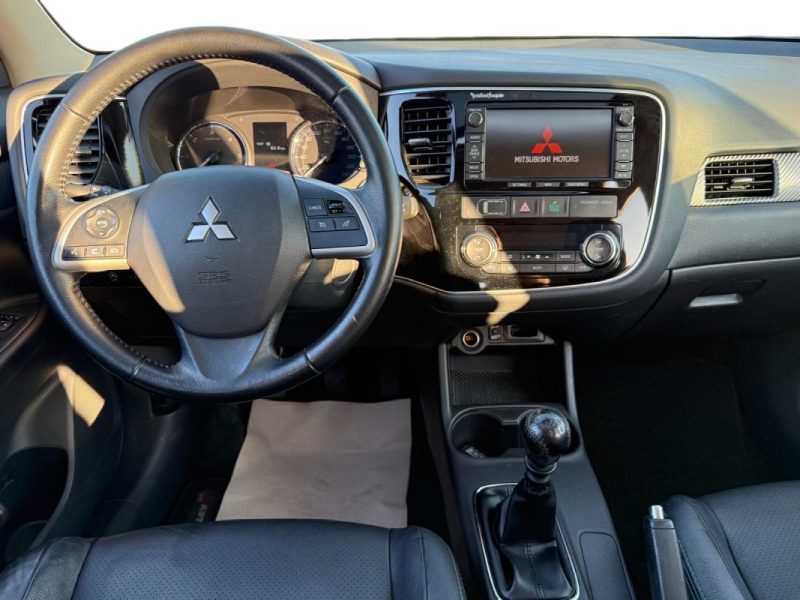 MITSUBISHI OUTLANDER 2.2 DI-D150ch INVITE 7Places