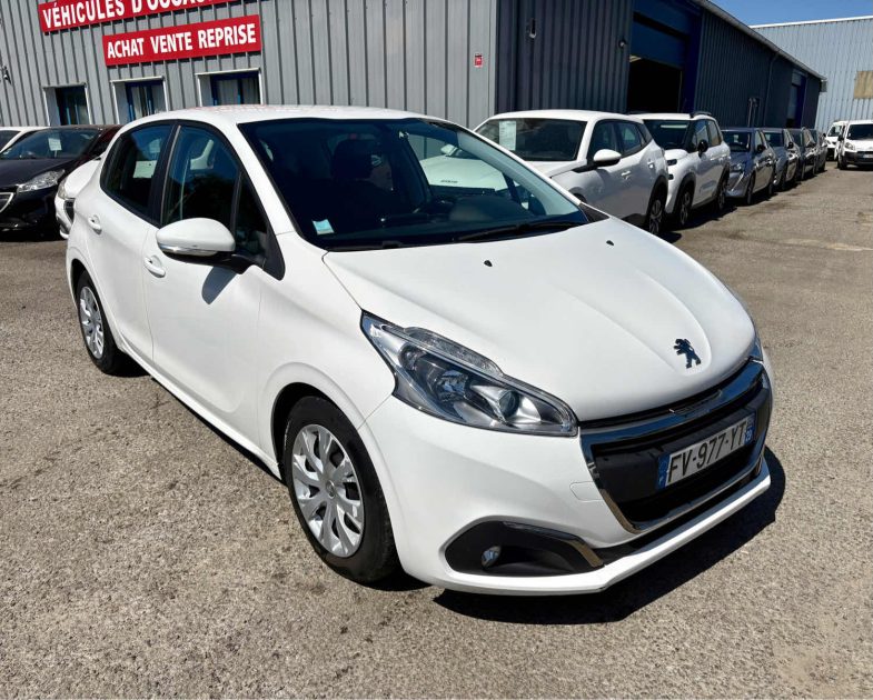 PEUGEOT 208