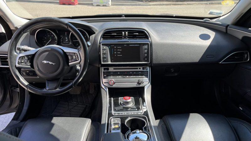 JAGUAR XE 2.0L D 180 PURE BA 2017