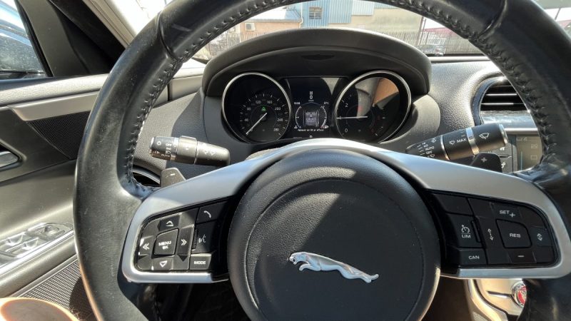 JAGUAR XE 2.0L D 180 PURE BA 2017
