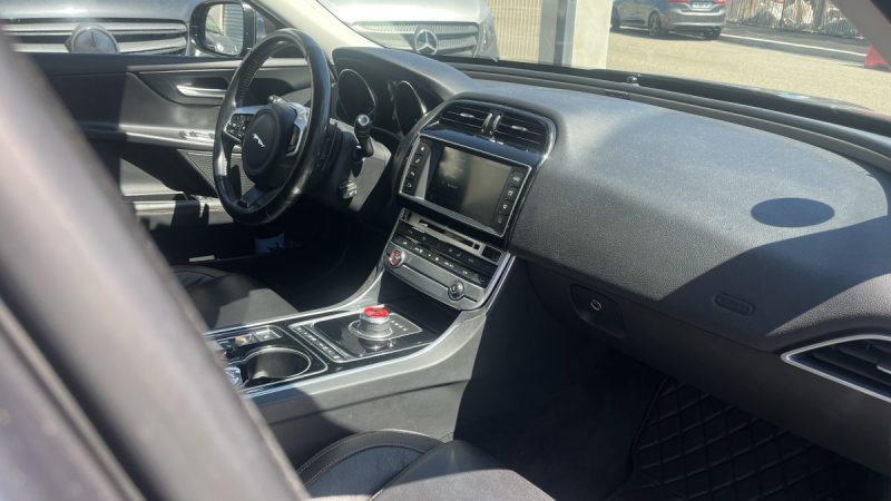 JAGUAR XE 2.0L D 180 PURE BA 2017
