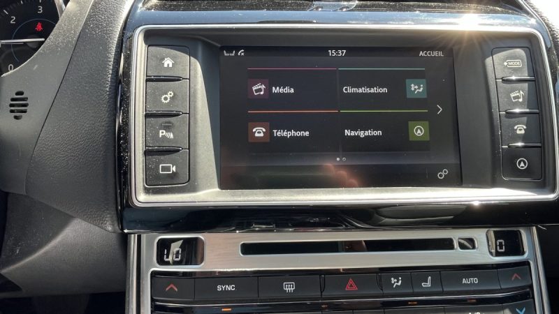 JAGUAR XE 2.0L D 180 PURE BA 2017