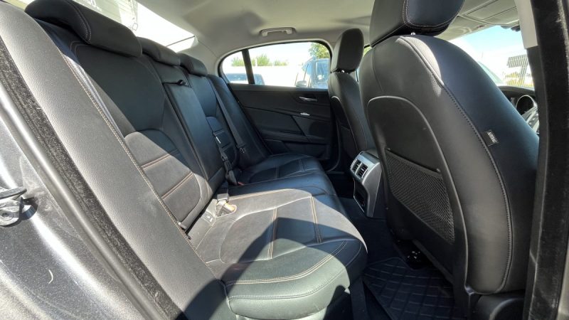 JAGUAR XE 2.0L D 180 PURE BA 2017
