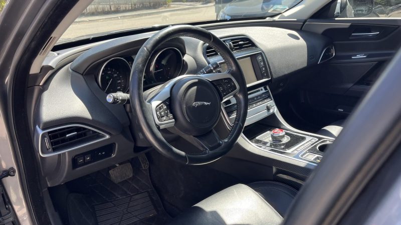 JAGUAR XE 2.0L D 180 PURE BA 2017