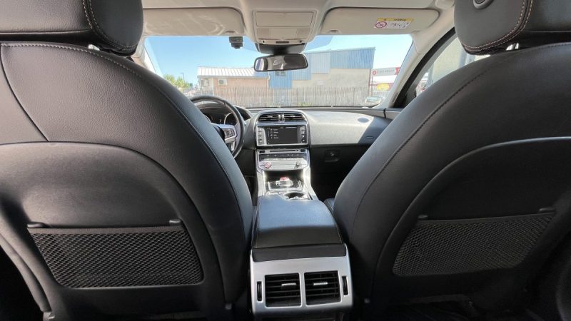 JAGUAR XE 2.0L D 180 PURE BA 2017