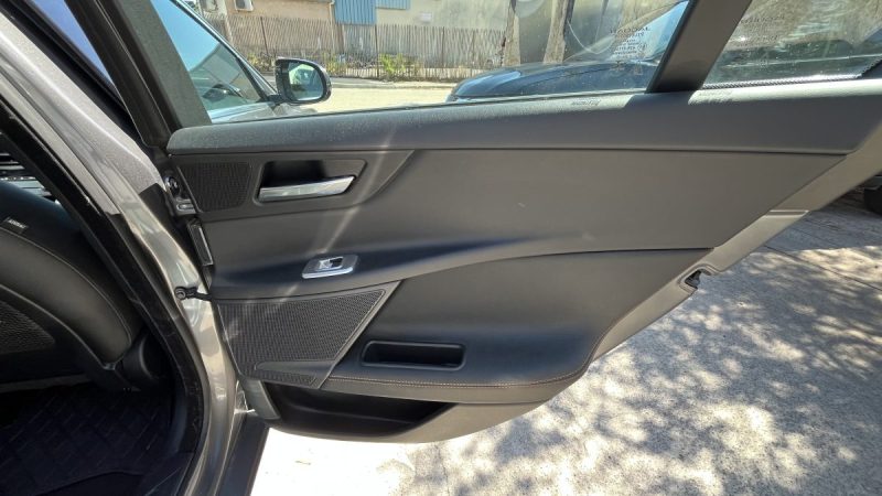JAGUAR XE 2.0L D 180 PURE BA 2017