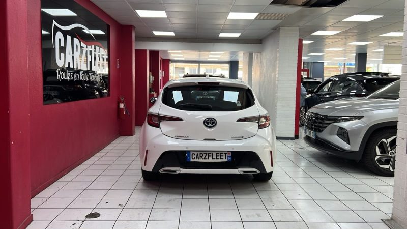 TOYOTA COROLLA BERLINE HYBRIDE 2.0 DYNAMIC BUSINESS 180cv/1 ERE MAIN/TVA RECUPERABLE