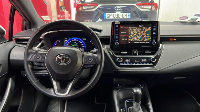 TOYOTA COROLLA BERLINE HYBRIDE 2.0 DYNAMIC BUSINESS 180cv/1 ERE MAIN/TVA RECUPERABLE