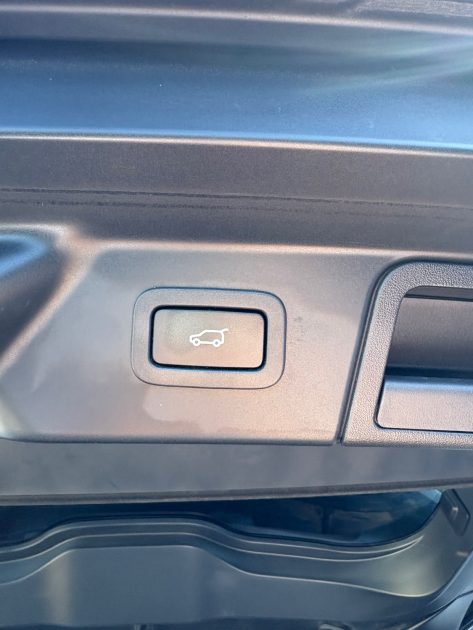 RANGE ROVER VELAR P400E / TOIT PANO / MERIDIAN / CARPLAY