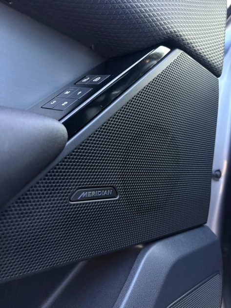 RANGE ROVER VELAR P400E / TOIT PANO / MERIDIAN / CARPLAY