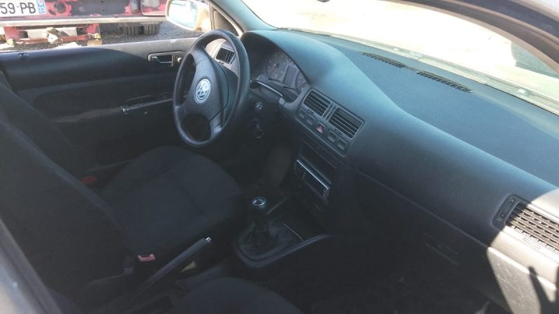 VOLKSWAGEN  BORA 1.9 TDI 130CV 2002