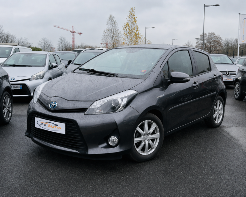 TOYOTA YARIS III 1.5 HYBRID 100h BUSINESS