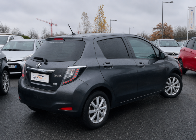 TOYOTA YARIS III 1.5 HYBRID 100h BUSINESS