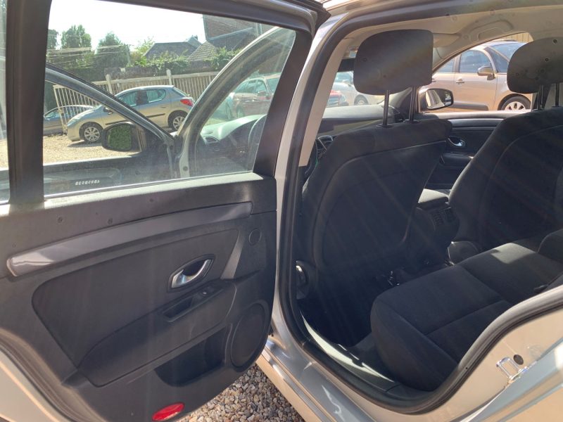 RENAULT LAGUNAIII 1.5 DCI 110 AUTHENTIQUE 2010