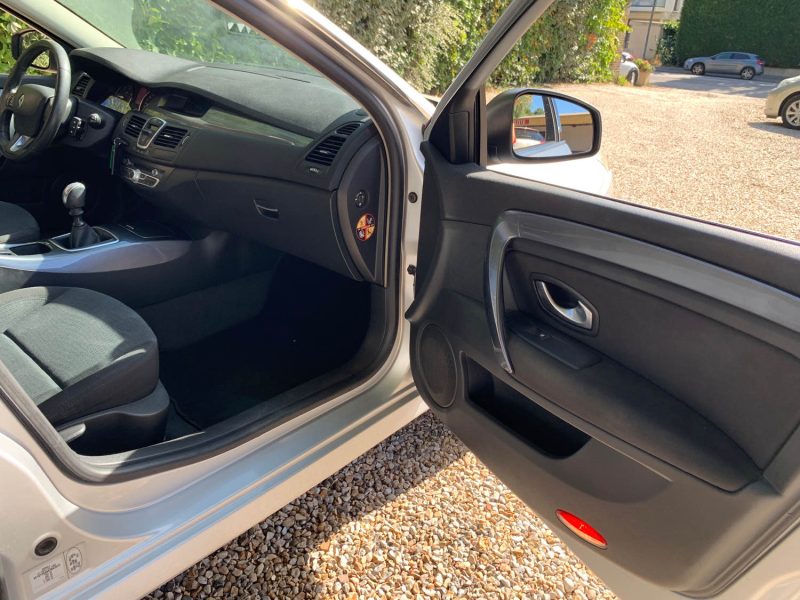 RENAULT LAGUNAIII 1.5 DCI 110 AUTHENTIQUE 2010