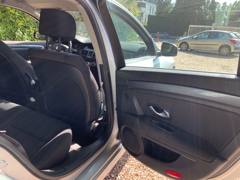 RENAULT LAGUNAIII 1.5 DCI 110 AUTHENTIQUE 2010