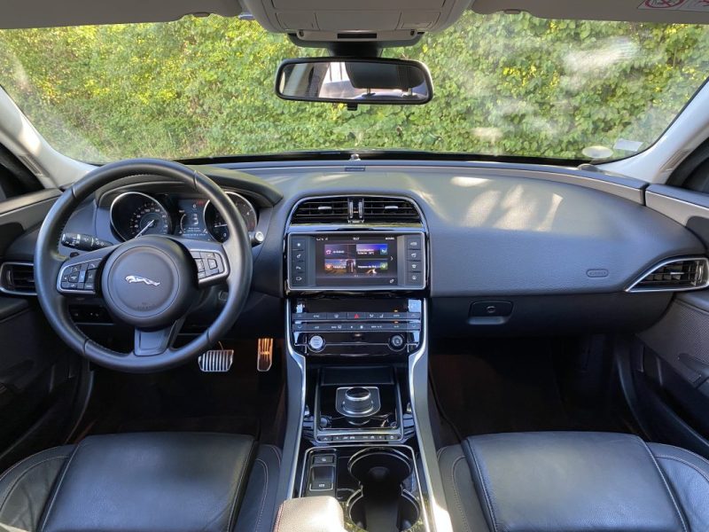 Jaguar XE 2.0 D 180ch Prestige BVA - Caméra - Cuir chauffants - Alarme