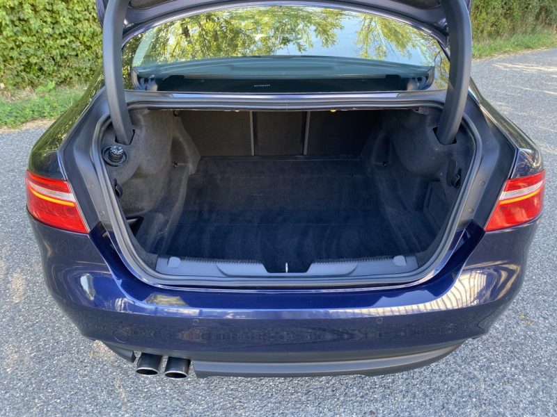 Jaguar XE 2.0 D 180ch Prestige BVA - Caméra - Cuir chauffants - Alarme