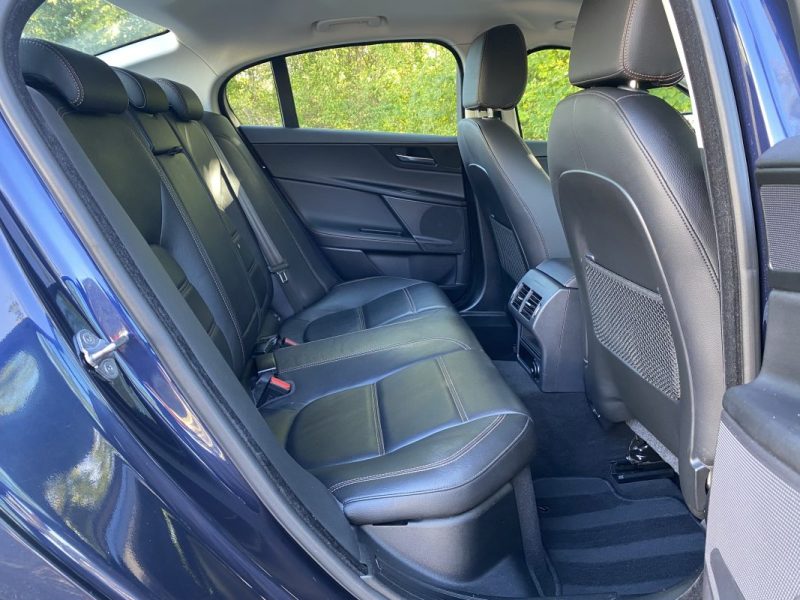 Jaguar XE 2.0 D 180ch Prestige BVA - Caméra - Cuir chauffants - Alarme