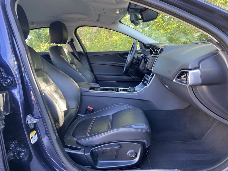 Jaguar XE 2.0 D 180ch Prestige BVA - Caméra - Cuir chauffants - Alarme