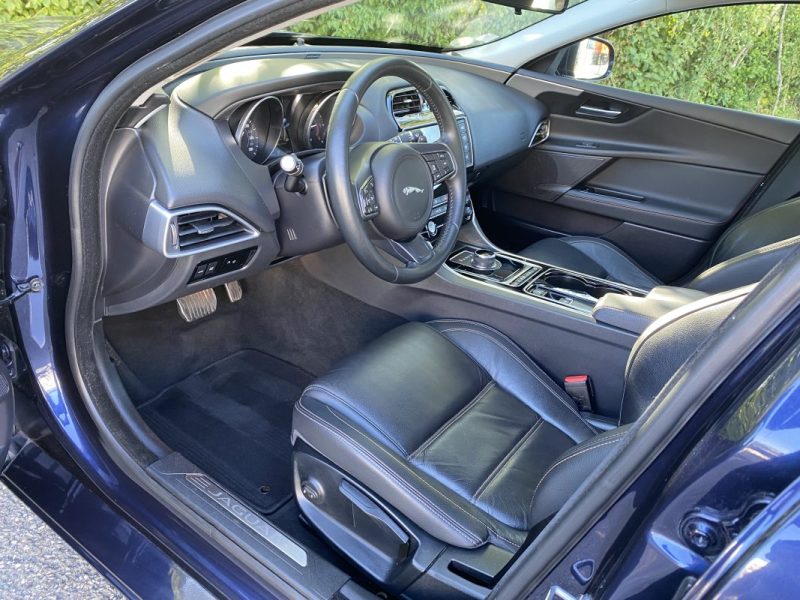 Jaguar XE 2.0 D 180ch Prestige BVA - Caméra - Cuir chauffants - Alarme