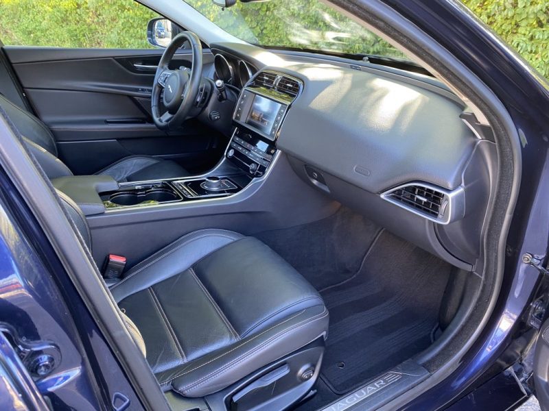 Jaguar XE 2.0 D 180ch Prestige BVA - Caméra - Cuir chauffants - Alarme