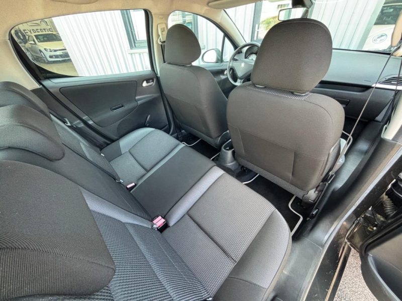 PEUGEOT 207 TENDANCE 1.4i 95CV PREMIERE MAIN  2011