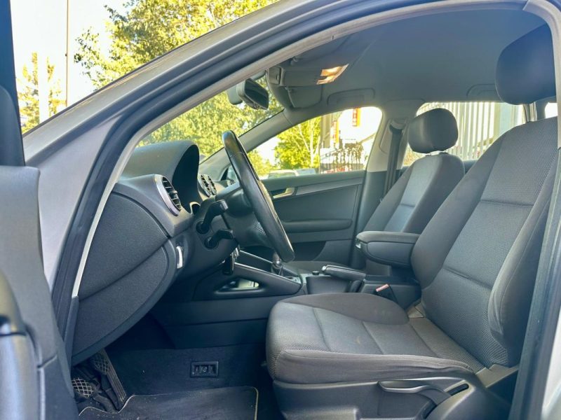 AUDI A3 SportBack 1.6 TDI 105 AMBIENTE
