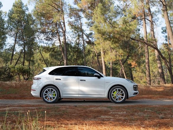 PORSCHE CAYENNE 3.0 V6 E-HYBRID /PORSCHE APPROUVED/