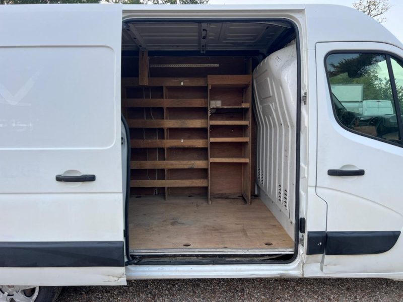 RENAULT MASTER 2.3 dCi FWD F3300 L2H2 100 CONFORT CLIM