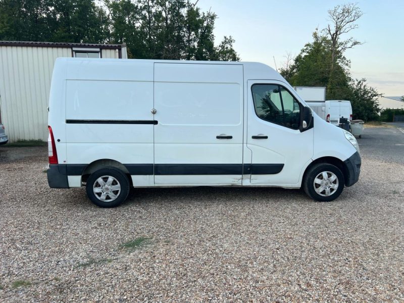 RENAULT MASTER 2.3 dCi FWD F3300 L2H2 100 CONFORT CLIM
