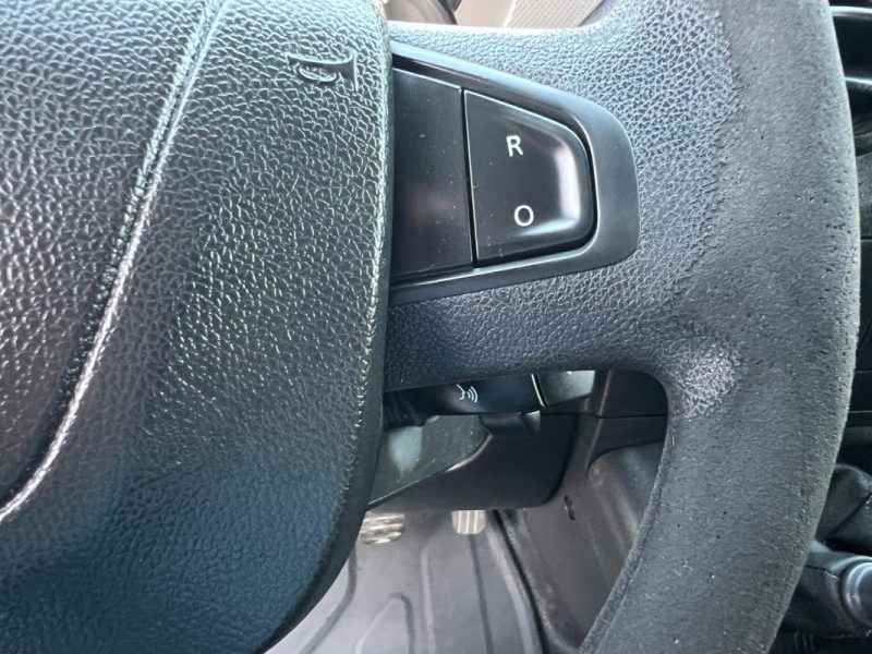 RENAULT MASTER 2.3 dCi FWD F3300 L2H2 100 CONFORT CLIM