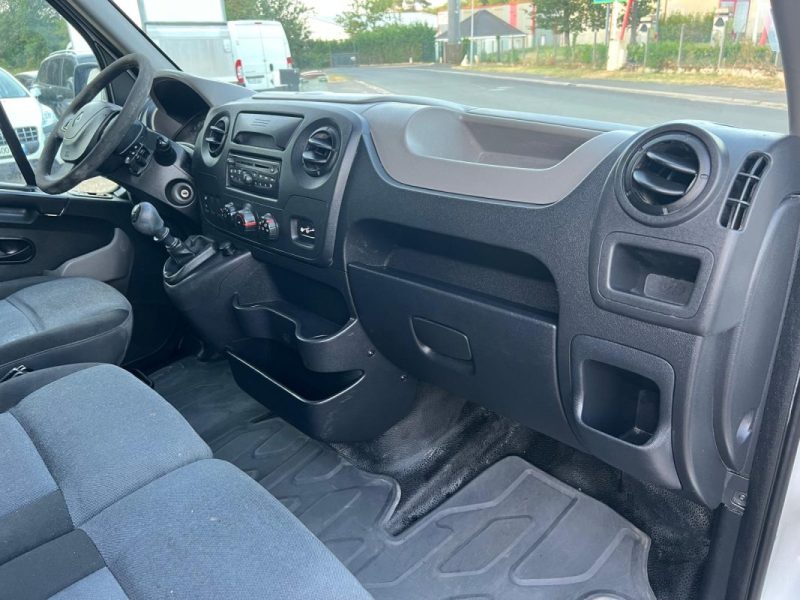 RENAULT MASTER 2.3 dCi FWD F3300 L2H2 100 CONFORT CLIM