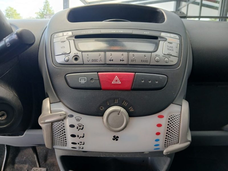 PEUGEOT 107 1.0i  68 cv URBAN 2011