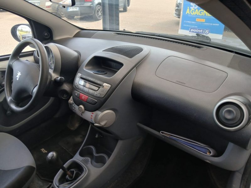 PEUGEOT 107 1.0i  68 cv URBAN 2011