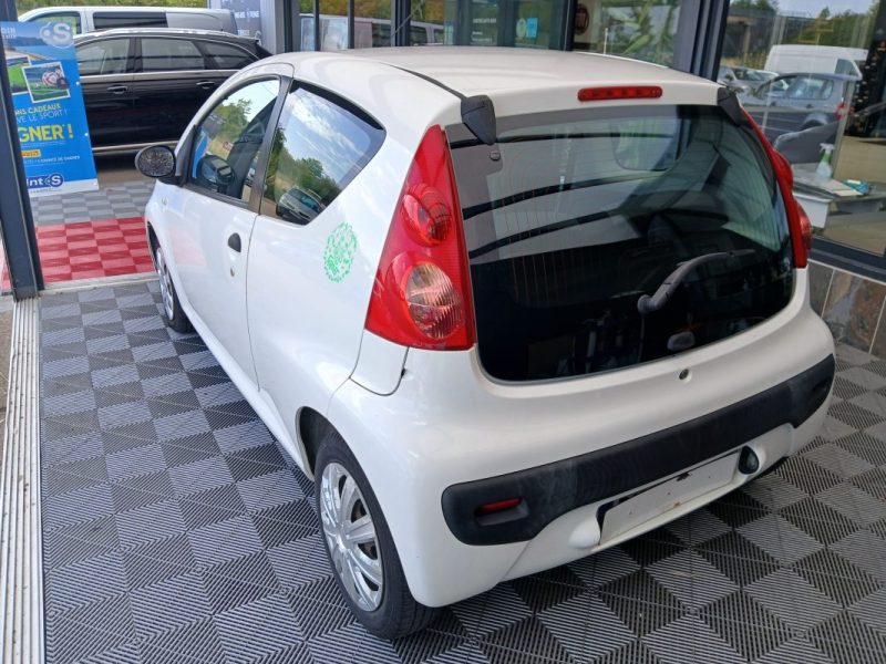 PEUGEOT 107 1.0i  68 cv URBAN 2011