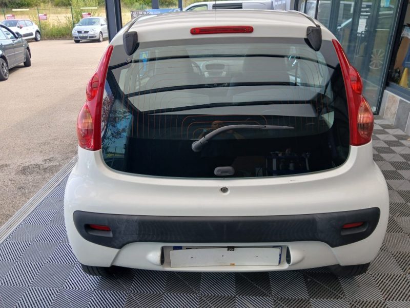 PEUGEOT 107 1.0i  68 cv URBAN 2011